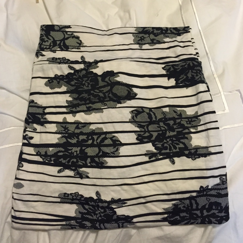 Cotton lace print mini skirt